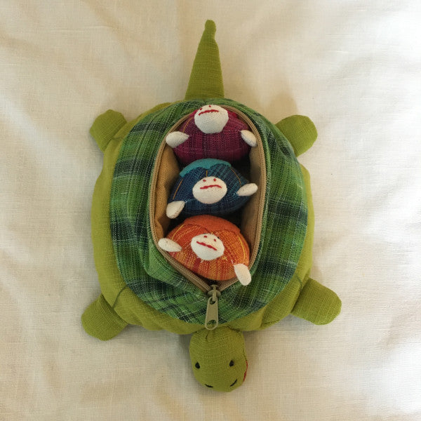 Mother tortoise and 3 removable baby tortoises
