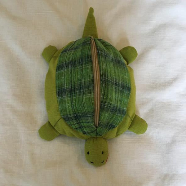 Mother tortoise and 3 removable baby tortoises