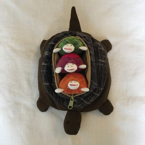 Mother tortoise and 3 removable baby tortoises