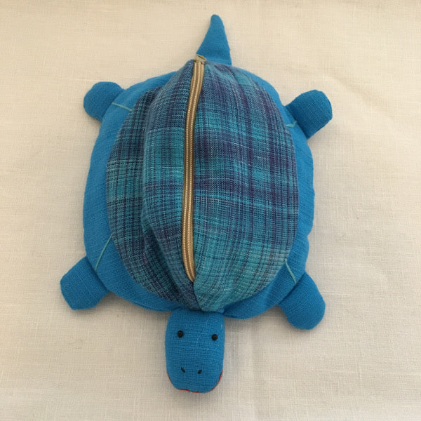Mother tortoise and 3 removable baby tortoises