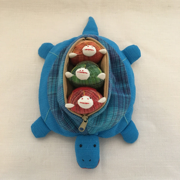 Mother tortoise and 3 removable baby tortoises