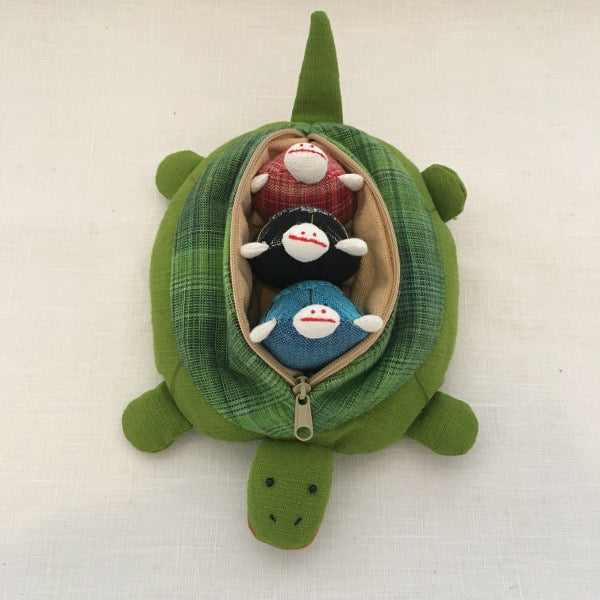 Mother tortoise and 3 removable baby tortoises