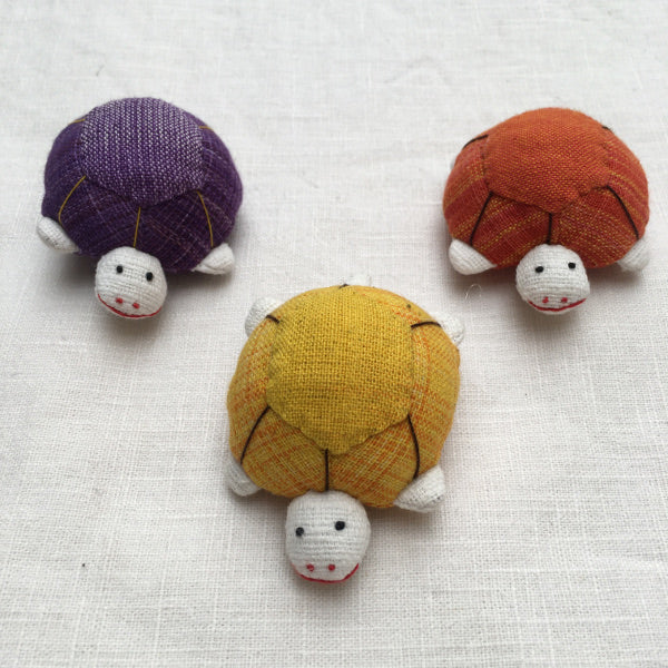 Mother tortoise and 3 removable baby tortoises