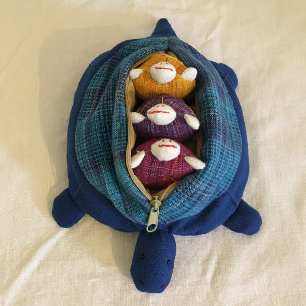 Mother tortoise and 3 removable baby tortoises