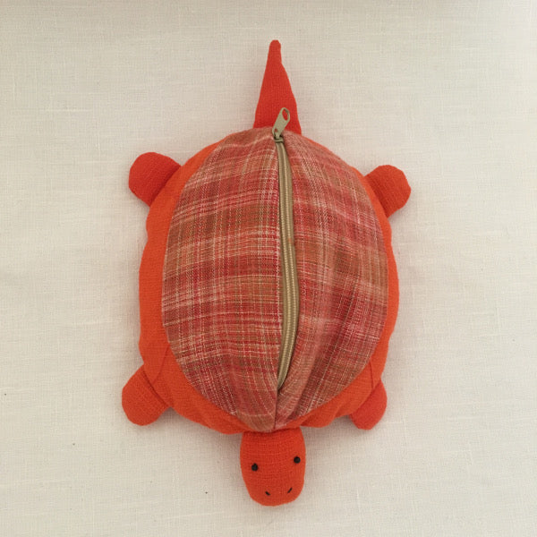 Mother tortoise and 3 removable baby tortoises