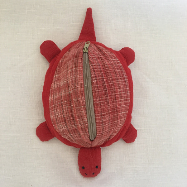 Mother tortoise and 3 removable baby tortoises